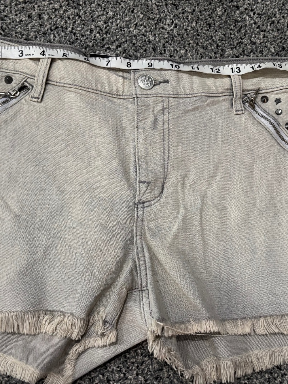 Women’s rock and republic Jean shorts 12/14 nwt